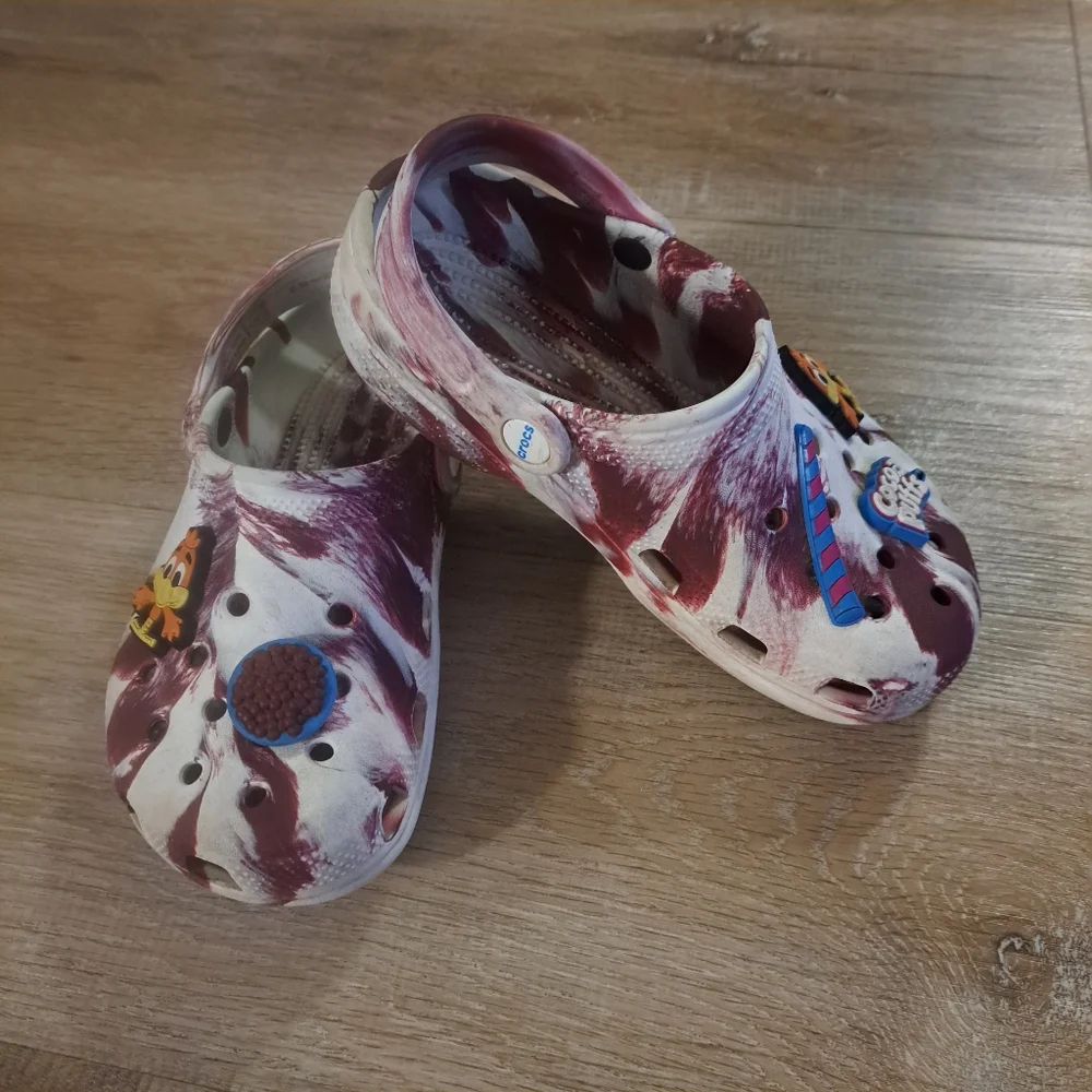 Crocs x Cocoa Puffs Kids Classic Clogs Maroon White Swirl Charms Size J2 or 2